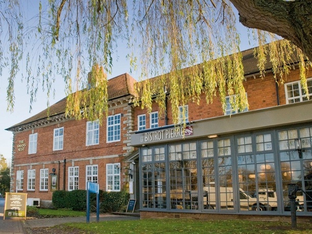 Imagen de los exteriores del Hotel The Swans Nest. Foto 9