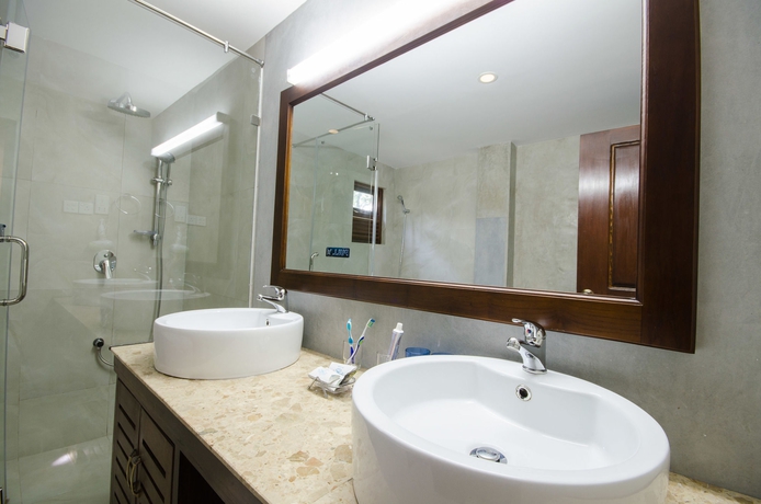 Imagen de la habitación del Hotel The Swiss Residence. Foto 8