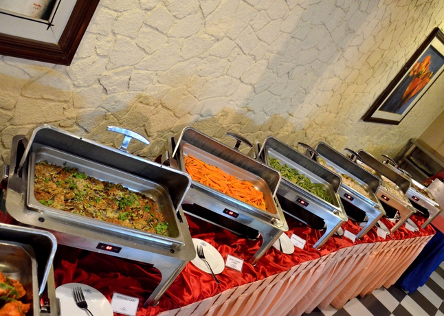Imagen del bar/restaurante del Hotel The Swiss Residence. Foto 4
