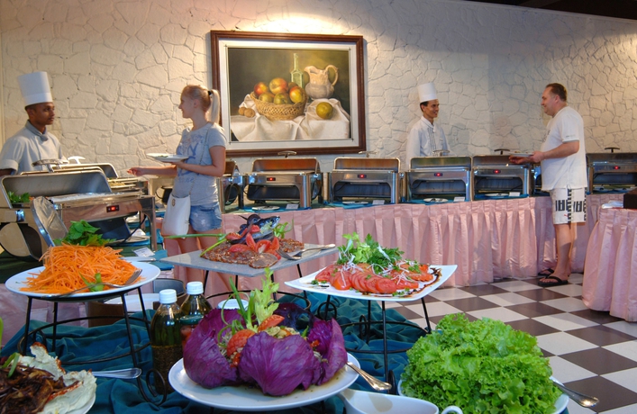 Imagen del bar/restaurante del Hotel The Swiss Residence. Foto 5