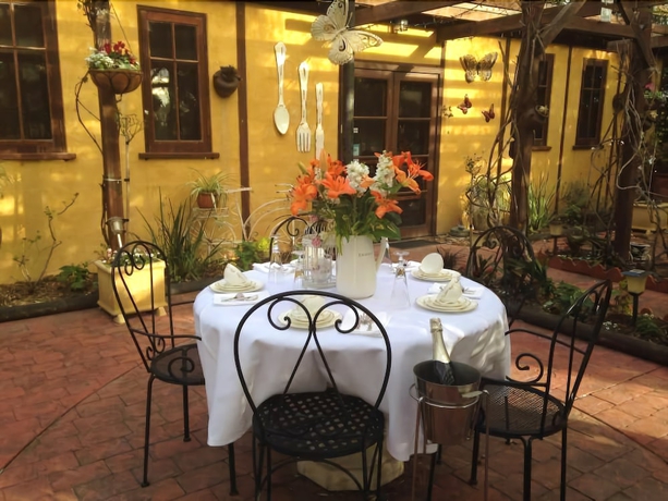 Imagen del bar/restaurante del Hotel The Table Guesthouse. Foto 4