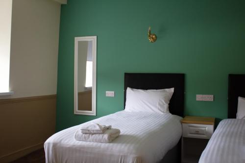 Imagen de la habitación del Hotel The Talbot hotel. Foto 7