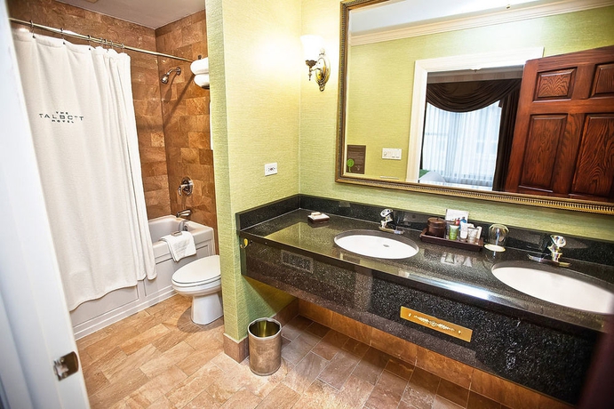 Imagen de la habitación del Hotel The Talbott. Foto 5