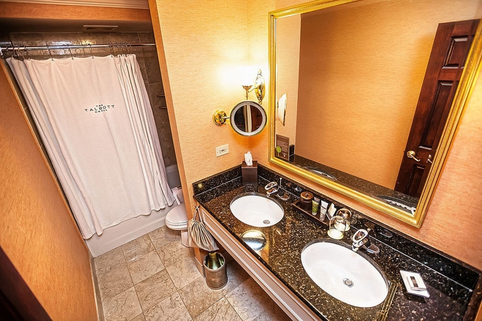 Imagen de la habitación del Hotel The Talbott. Foto 6