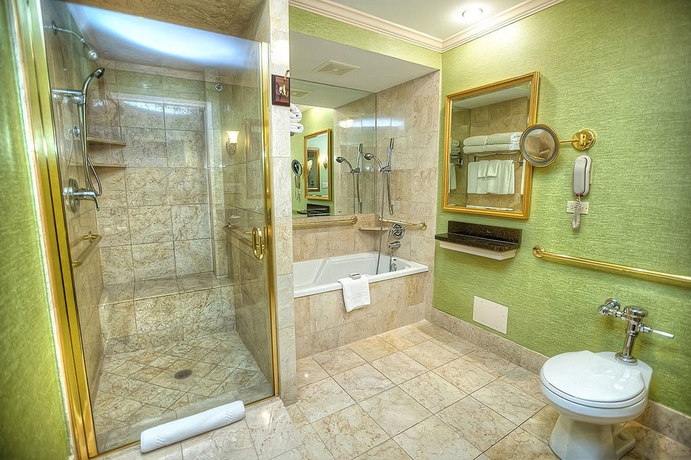 Imagen de la habitación del Hotel The Talbott. Foto 7