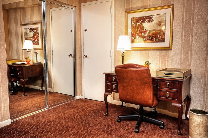 Imagen de la habitación del Hotel The Talbott. Foto 11