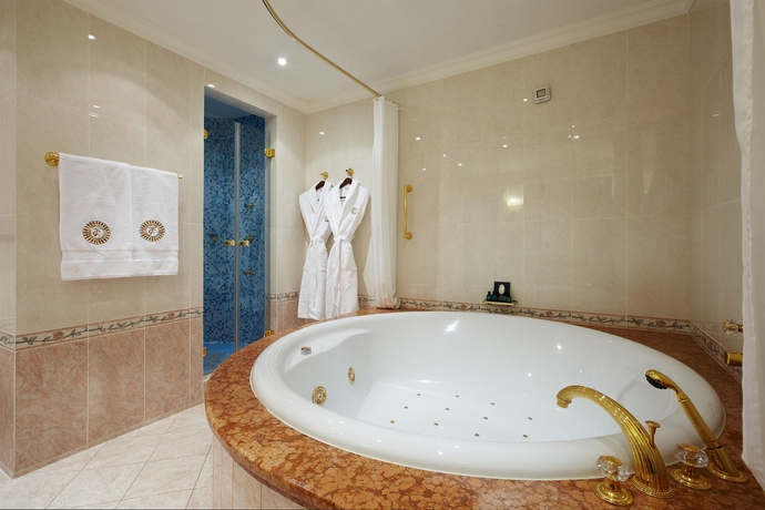 Imagen de la habitación del Hotel The Taleon Imperial. Foto 8