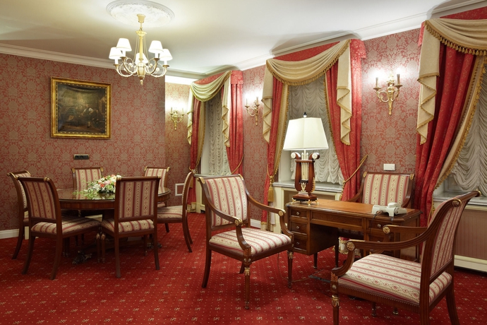 Imagen de la habitación del Hotel The Taleon Imperial. Foto 13