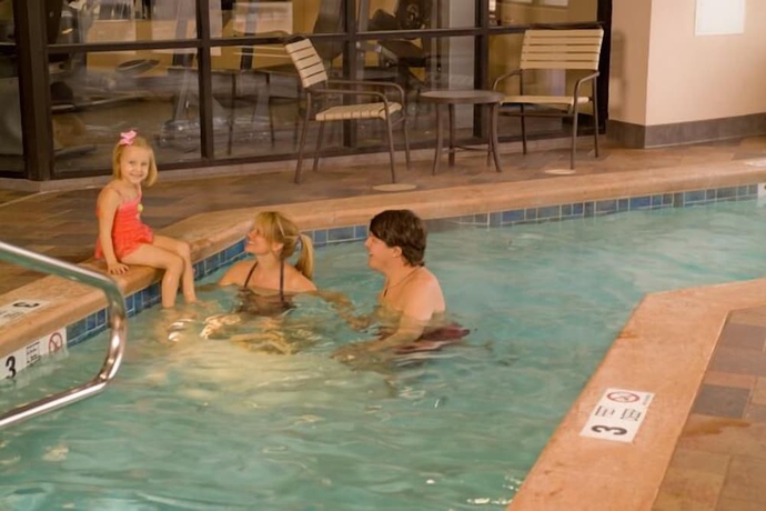 Imagen de la piscina del Hotel The Tamarack Club. Foto 16