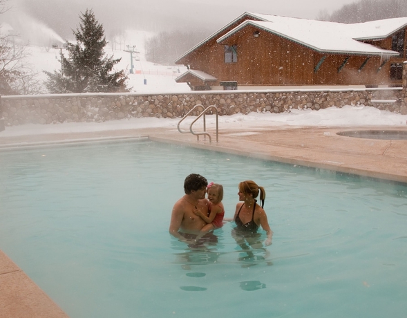 Imagen de la piscina del Hotel The Tamarack Club. Foto 17