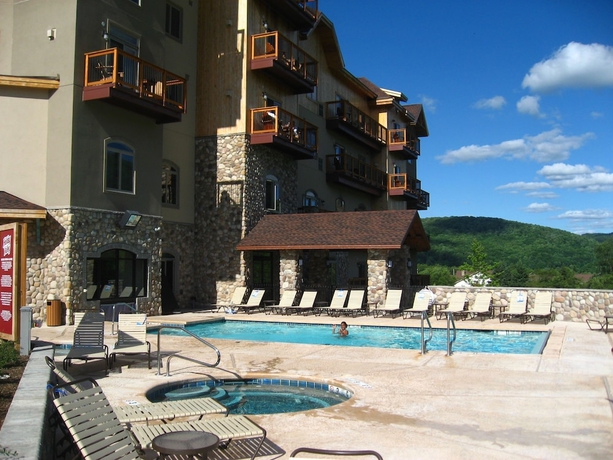 Imagen de la piscina del Hotel The Tamarack Club. Foto 18