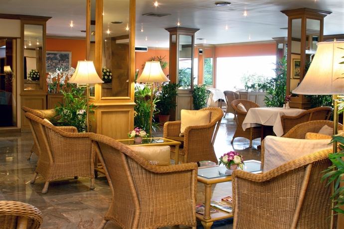 Imagen de los interiores del Hotel The Tarntawan Surawong Bangkok. Foto 7