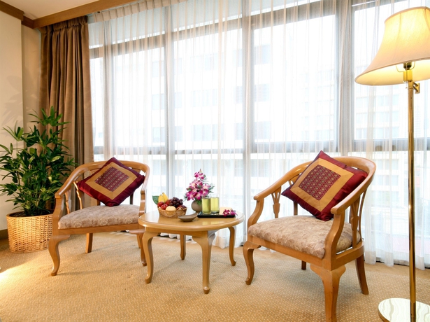 Imagen de los interiores del Hotel The Tarntawan Surawong Bangkok. Foto 11