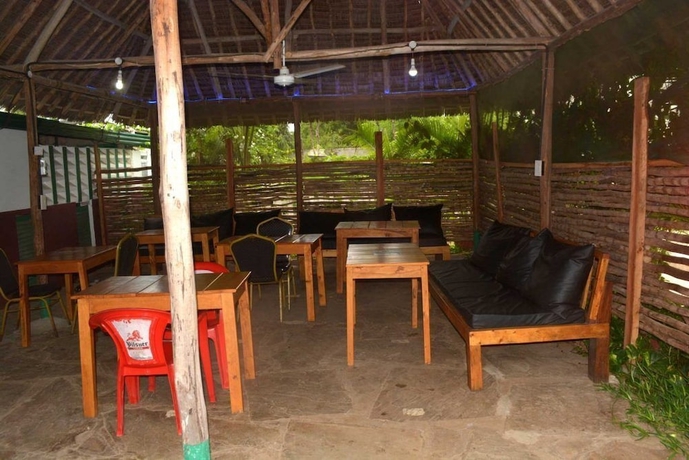 Imagen del bar/restaurante del Hotel The Tavern Inn Shanzu. Foto 5