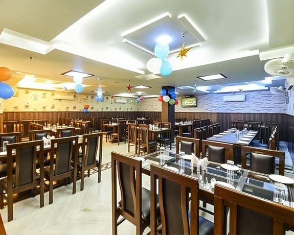 Imagen del bar/restaurante del Hotel The Tezo Residency. Foto 1