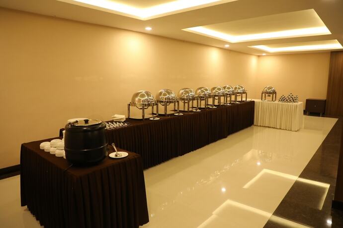 Imagen del bar/restaurante del Hotel The Thangam Grand. Foto 13