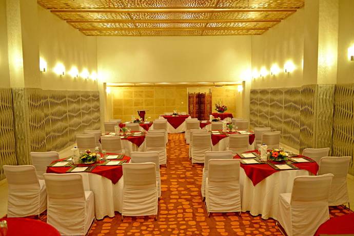 Imagen de los interiores del Hotel The Theme Jaipur. Foto 17