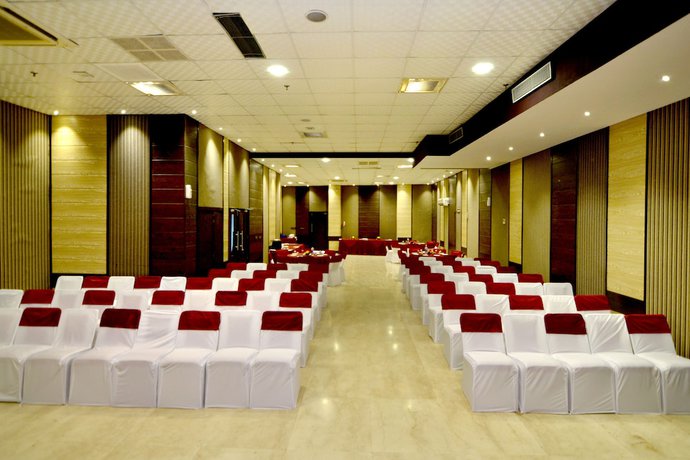 Imagen de los interiores del Hotel The Theme Jaipur. Foto 19