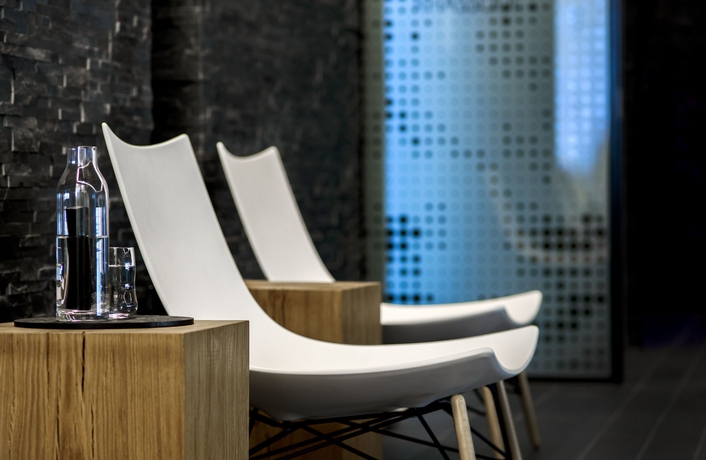 Imagen de la piscina del Hotel The Thief. Foto 14