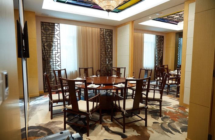 Imagen del bar/restaurante del Hotel The Thousand Lantern Lake. Foto 10