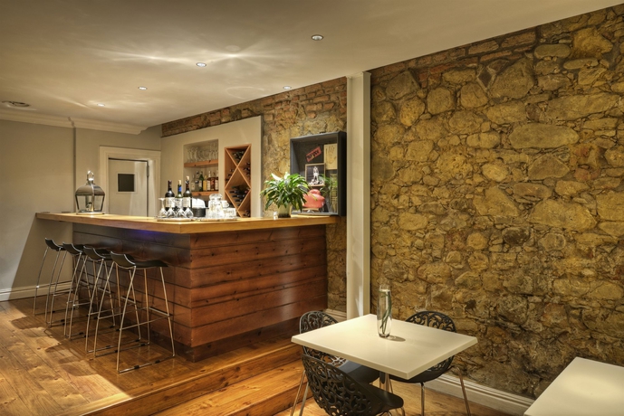 Imagen del bar/restaurante del Hotel The Three Boutique. Foto 3