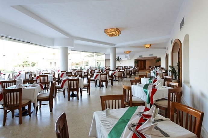 Imagen del bar/restaurante del Hotel The Three Corners Fayrouz Plaza Beach Resort. Foto 4