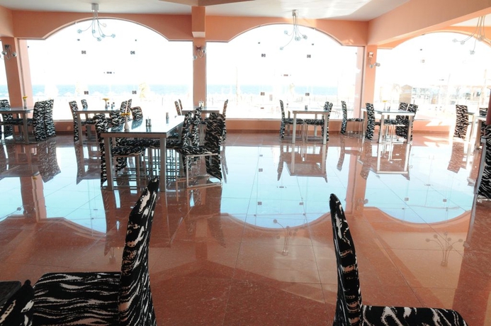 Imagen general del Hotel The Three Corners Happy Life Beach Resort. Foto 2