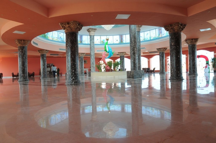 Imagen general del Hotel The Three Corners Happy Life Beach Resort. Foto 3