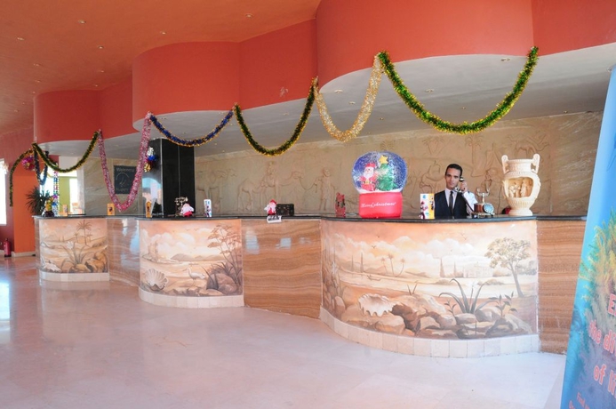 Imagen general del Hotel The Three Corners Happy Life Beach Resort. Foto 4