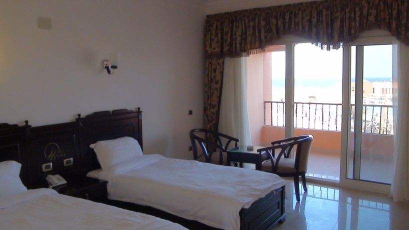 Imagen general del Hotel The Three Corners Happy Life Beach Resort. Foto 12