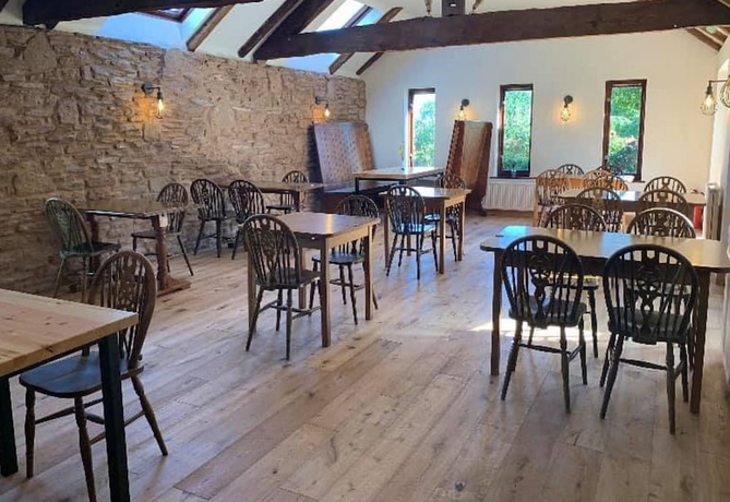 Imagen del bar/restaurante del Hotel The Three Horseshoes - Inn. Foto 2