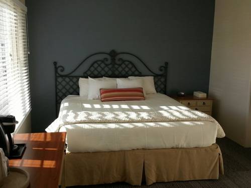 Imagen de la habitación del Hotel The Tides Oceanview Inn and Cottages. Foto 3