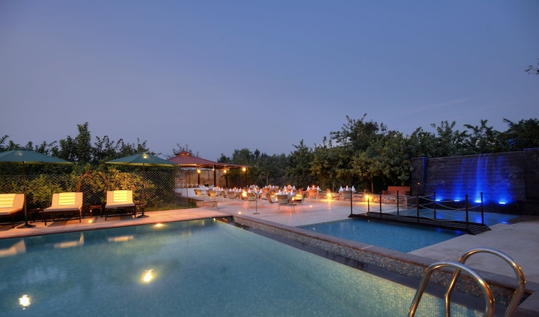 Imagen de la piscina del Hotel The Tigress Resort and Spa, Ranthambore. Foto 19