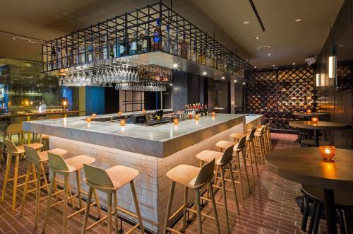 Imagen del bar/restaurante del Hotel The Time New York. Foto 10