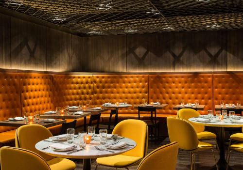 Imagen del bar/restaurante del Hotel The Time New York. Foto 11