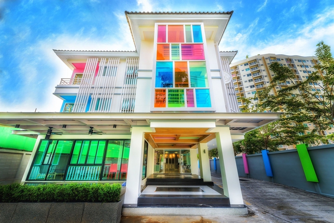 Imagen de los interiores del Hotel The Tint At Phuket Town. Foto 15