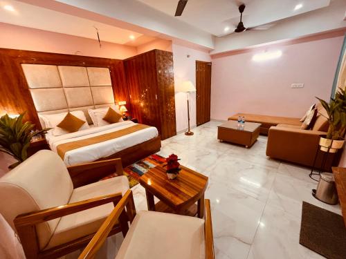 Imagen general del Hotel The Tirath Palace Luxury In Haridwar. Foto 5