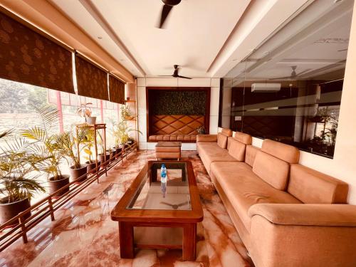 Imagen general del Hotel The Tirath Palace Luxury In Haridwar. Foto 7