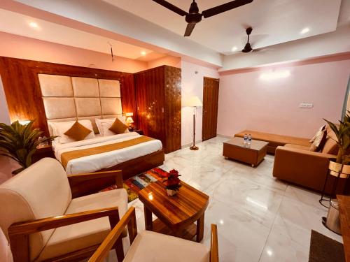 Imagen general del Hotel The Tirath Palace Luxury In Haridwar. Foto 11