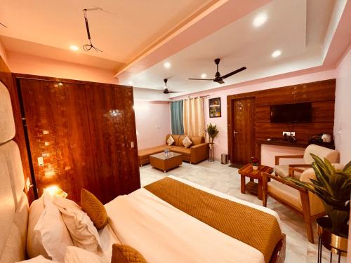 Imagen general del Hotel The Tirath Palace Luxury In Haridwar. Foto 14