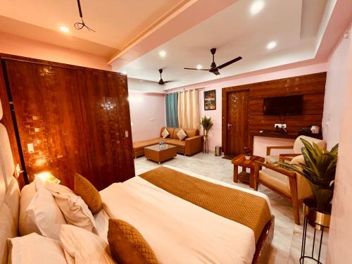 Imagen general del Hotel The Tirath Palace Luxury In Haridwar. Foto 17