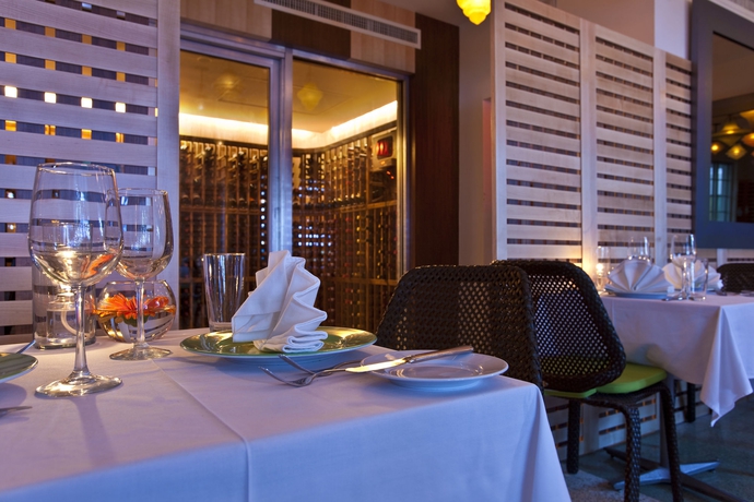 Imagen del bar/restaurante del Hotel The Tony South Beach. Foto 5