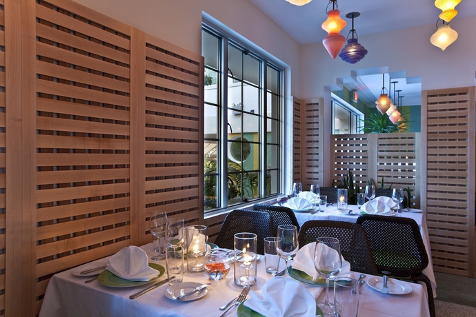 Imagen del bar/restaurante del Hotel The Tony South Beach. Foto 6
