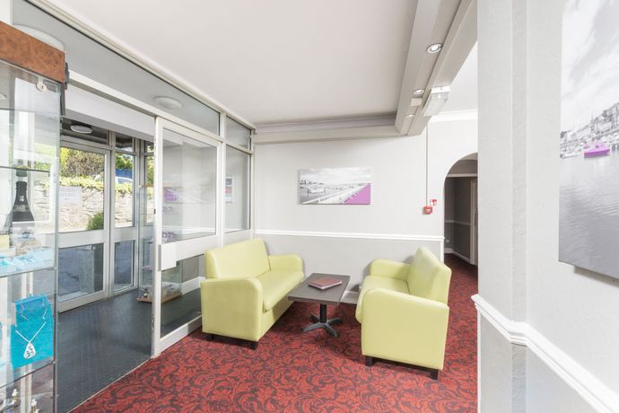 Imagen de la habitación del Hotel The Tor Park. Foto 11