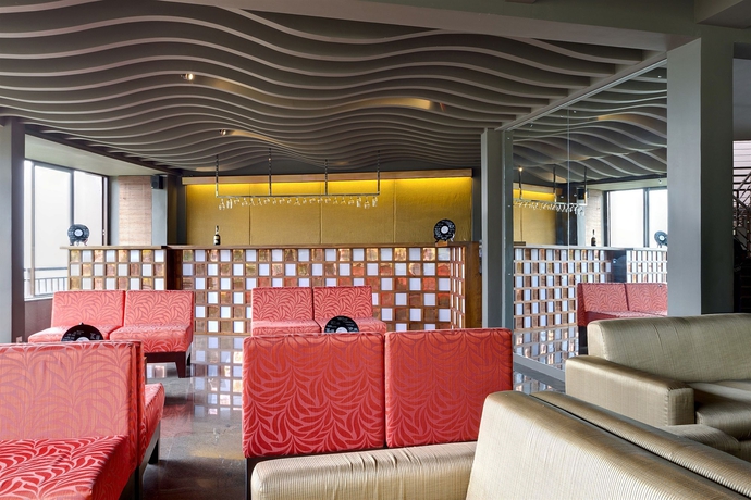 Imagen del bar/restaurante del Hotel The Tourmaline. Foto 3