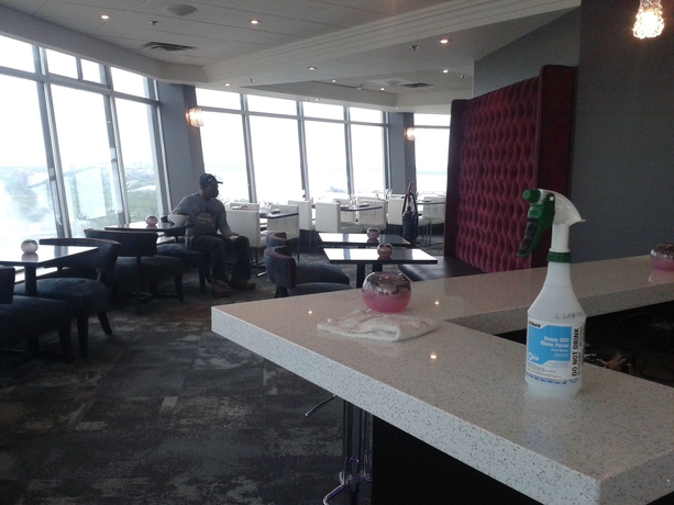 Imagen del bar/restaurante del Hotel The Tower Fallsview. Foto 5