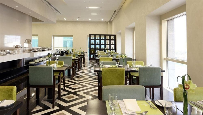 Imagen del bar/restaurante del Hotel The Tower Plaza. Foto 2