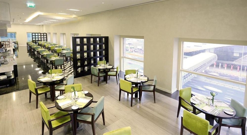 Imagen del bar/restaurante del Hotel The Tower Plaza. Foto 3