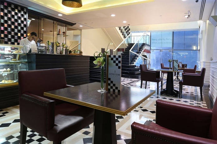 Imagen del bar/restaurante del Hotel The Tower Plaza. Foto 6