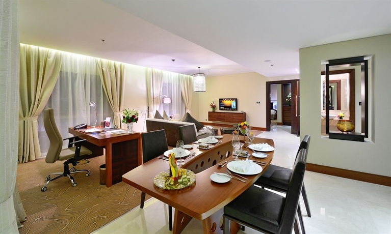 Imagen de la habitación del Hotel The Tower Plaza. Foto 8